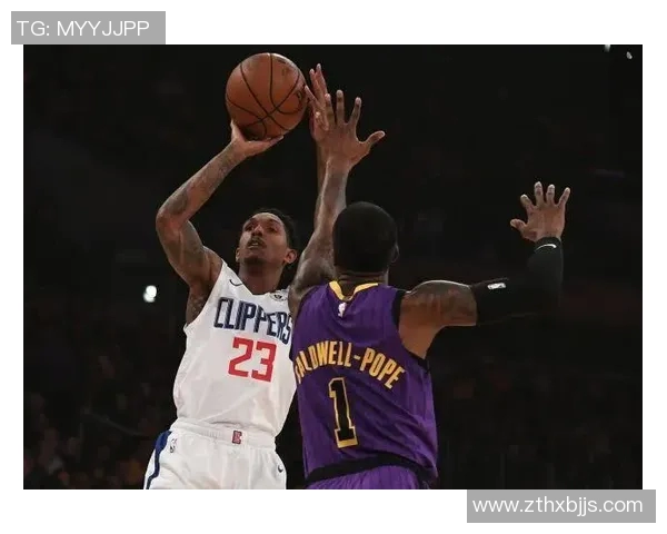 球队老板亲自下场训练,场面滑稽引热议 球队老板亲自下场训练,场面滑稽引热议